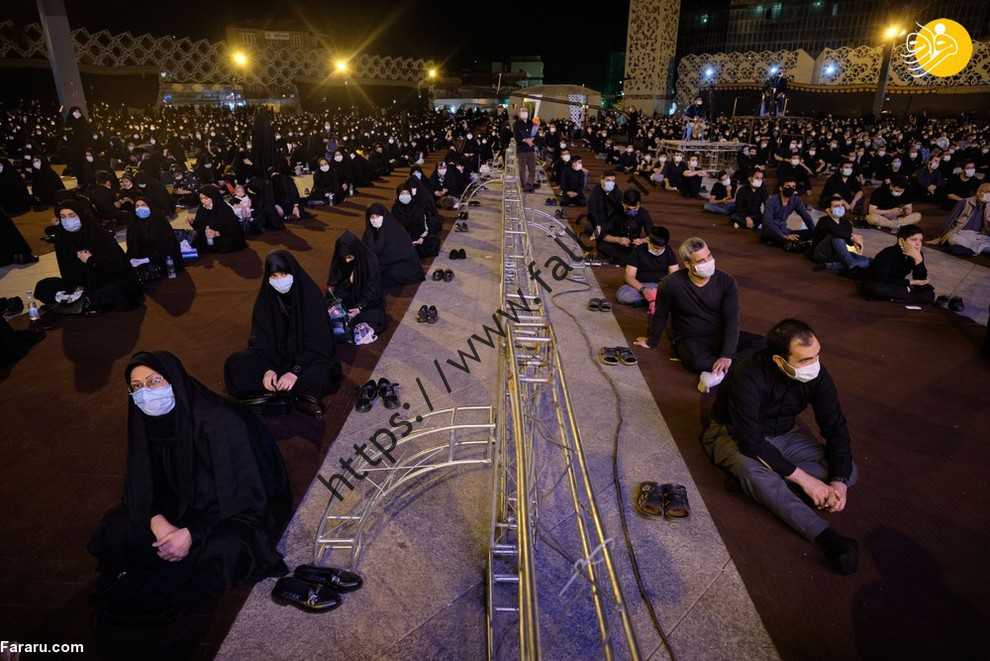 

مردان و زنان ایرانی با ماسک در مراسم عزاداری شهادت امام حسین (ع) 